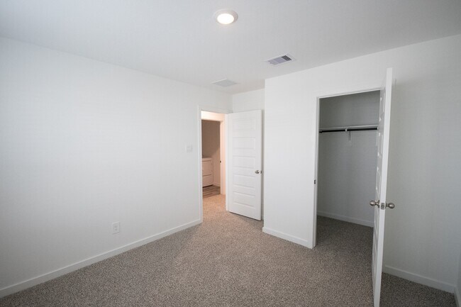 Building Photo - 10217 Berkeley Spgs Trl