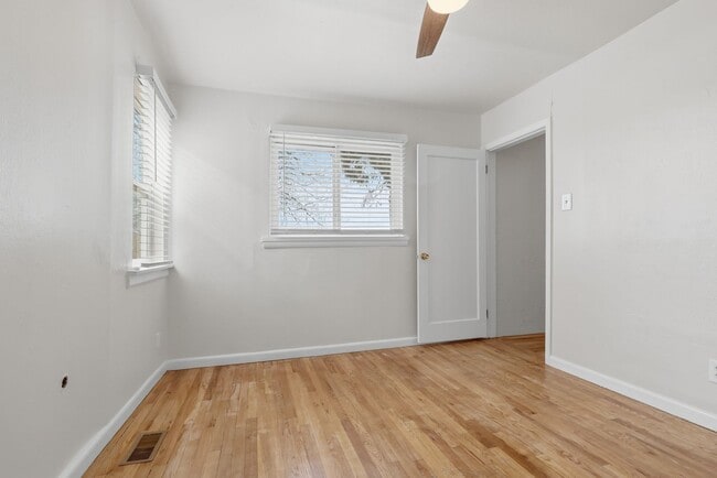 Building Photo - 3 Bed 1 bath Home in Downtown Castle Rock!