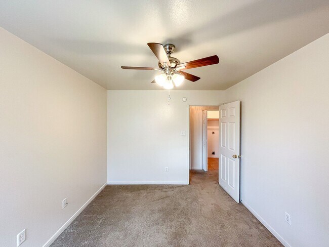 Building Photo - 1212 Nicholas Cir