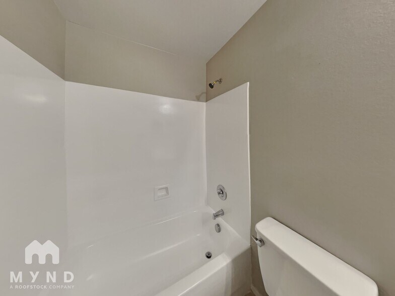 Building Photo - 813 S 125th Ave