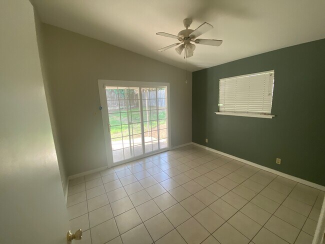 Building Photo - 3216 Urban Crest Dr