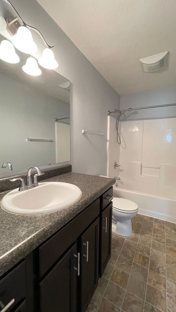 Building Photo - Newly Built Spacious House in Blackthorne Subdivision
