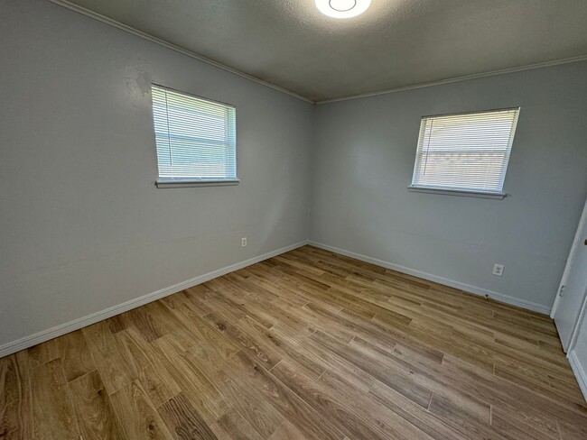 Building Photo - 3 bed & 1/2 bath, 1 car with ceramic wood ...