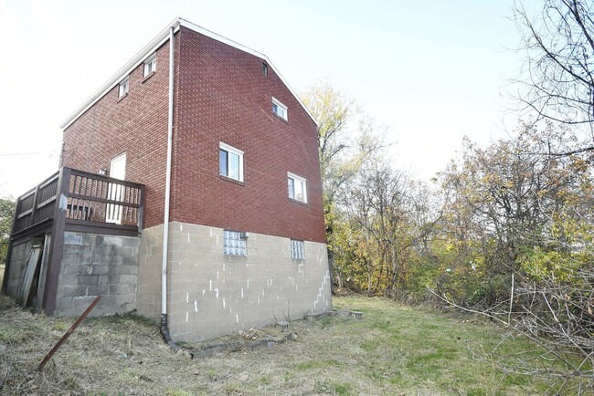 Building Photo - 3 Bedroom Home in Duquesne Available Now! ...