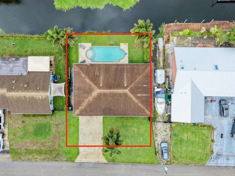 Building Photo - 6611 Venetian Dr