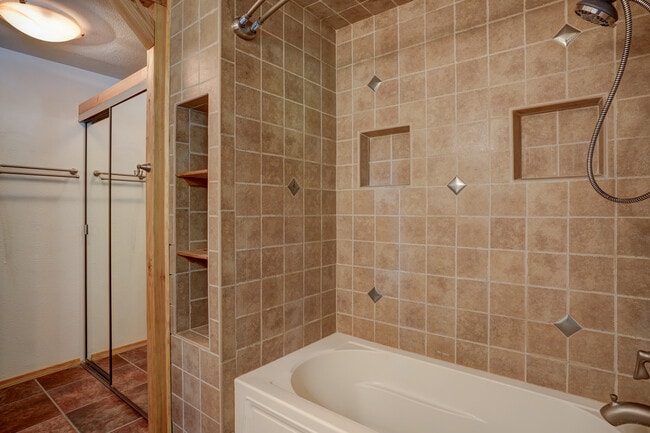 Building Photo - 1825 Vanderhoef Ln