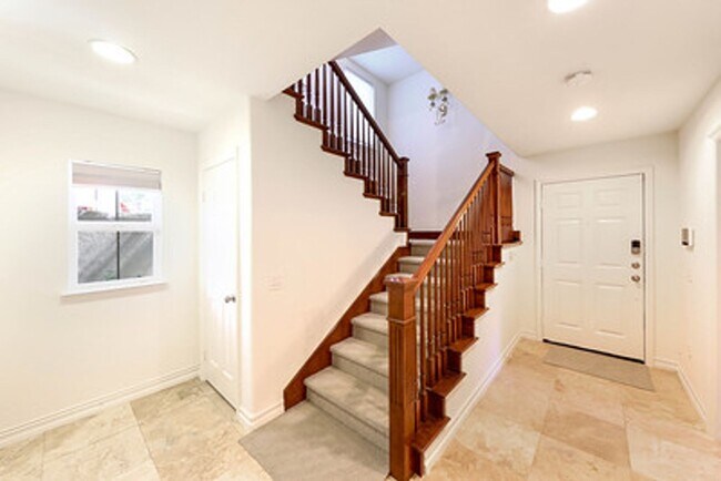 Building Photo - Three bedroom located in Newport Coast com...