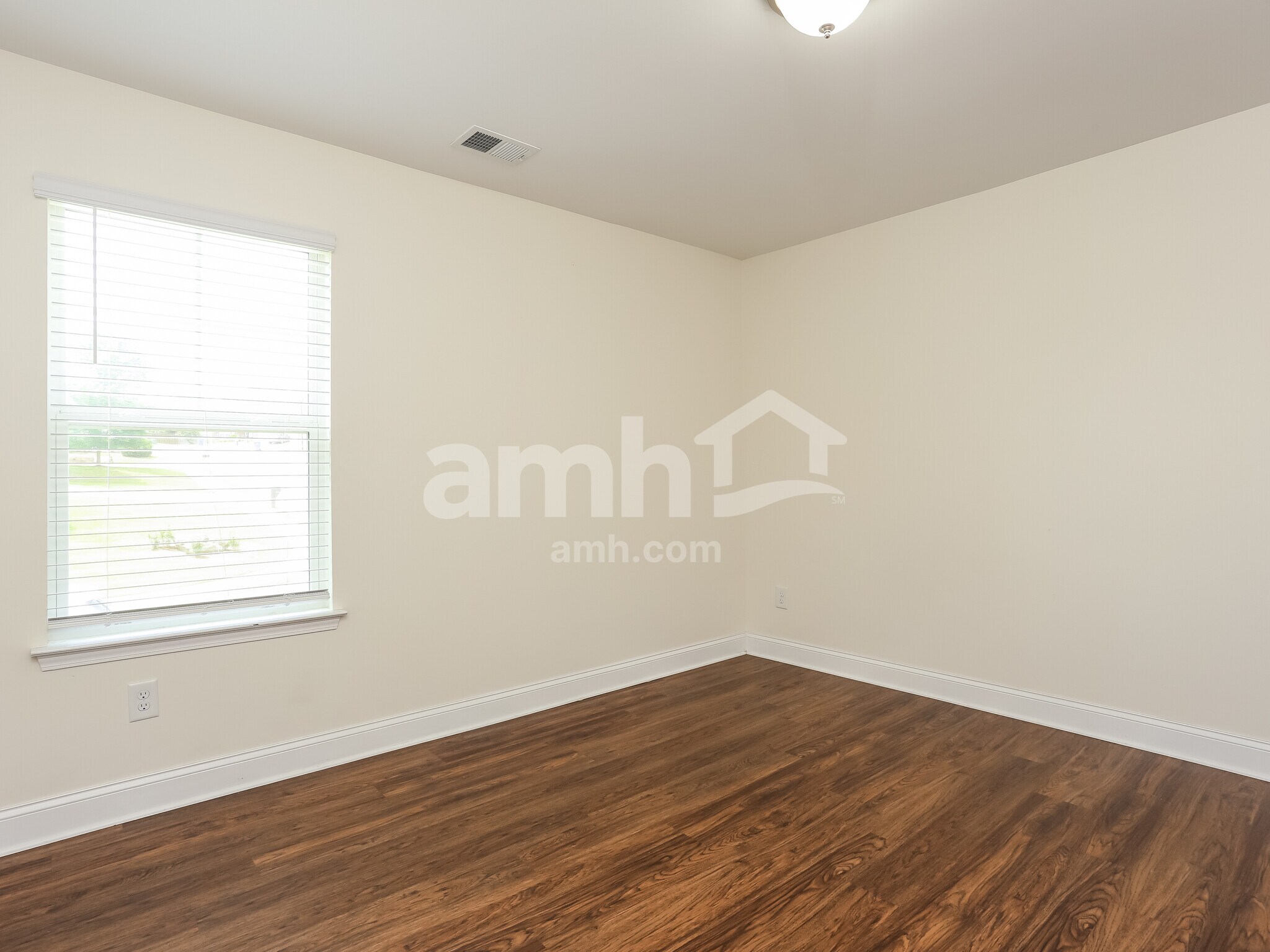 Building Photo - 422 Oscar Way