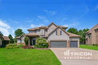 Building Photo - 1813 NE Parks Summit Blvd.