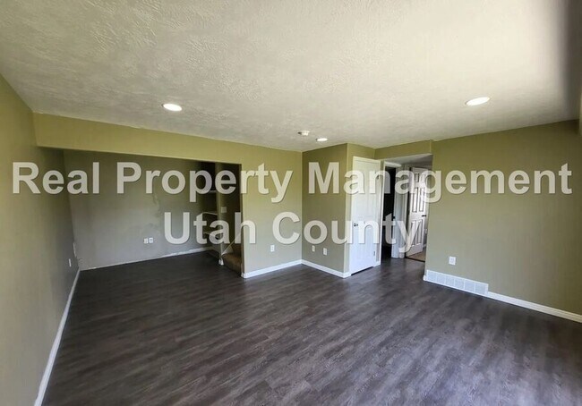 Building Photo - 93 Kintail St