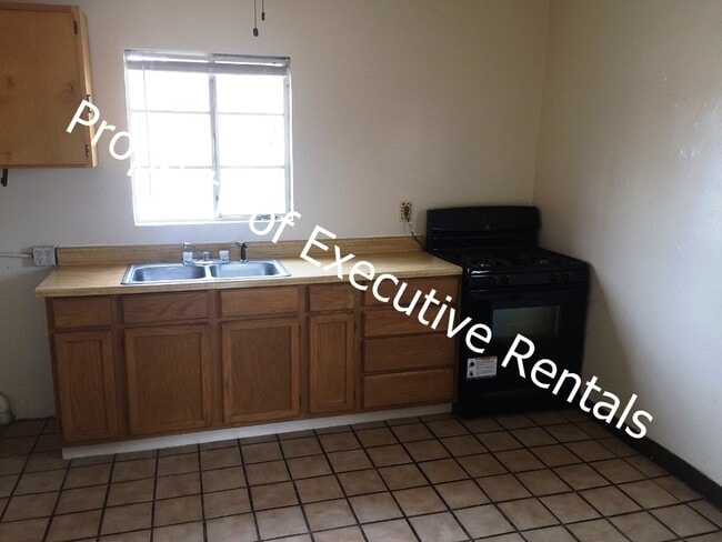 Building Photo - 540 1/2 S. Tornillo - 2 Bedroom Home With ...