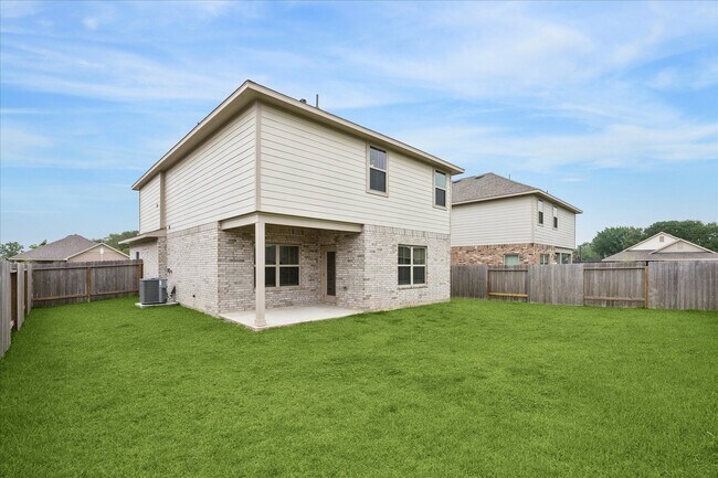 Building Photo - 10 Greenbriar Lp