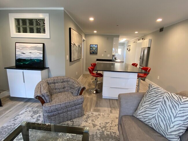 Building Photo - 7 Hughes Pl