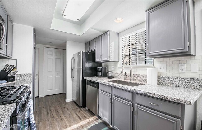 Building Photo - 101 Luna Way