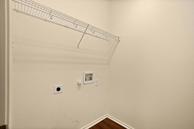 Building Photo - 148 Pecanwood N