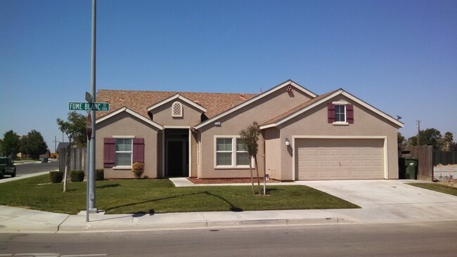 Building Photo - REDUCED!! Large Corner Lot Home with Landscaping included!