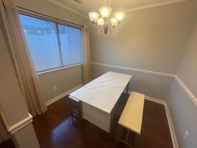 Building Photo - Room in Townhome on Sandy Creek Dr