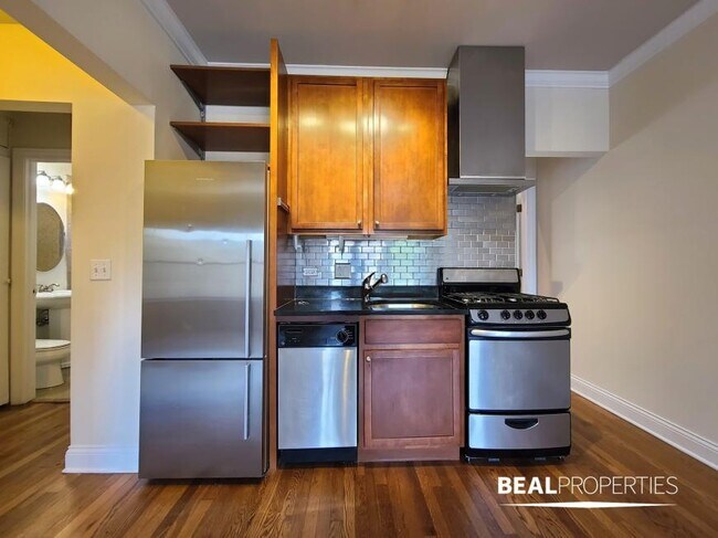 Building Photo - 1 bedroom in CHICAGO IL 60613