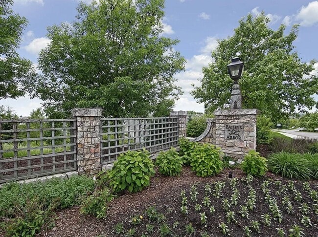 Building Photo - Gorgeous 2bed 2bath Townhome in Bailey’s Arbor