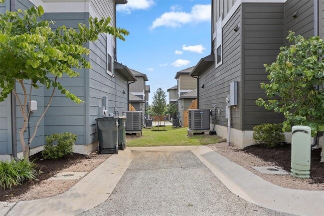 Building Photo - 1020 Vista View Dr