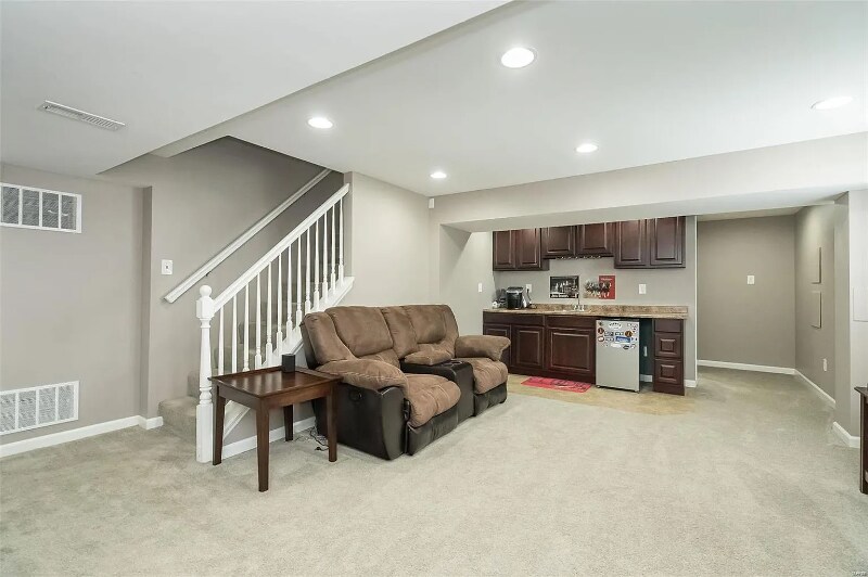 Building Photo - 460 Fortress Ct