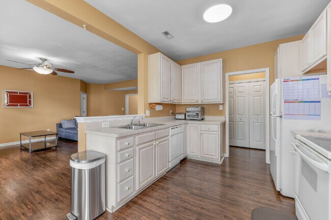 Building Photo - Across from Witchduck Lake, Close to Everything