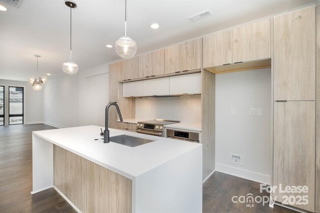 Building Photo - 1225 Minter Pl