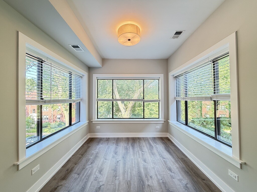 Building Photo - 913 Maple