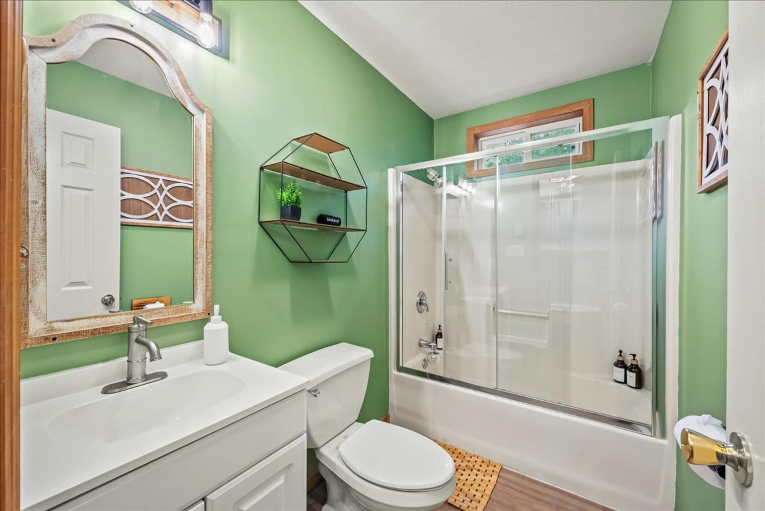 Building Photo - 194 Chapman Cir