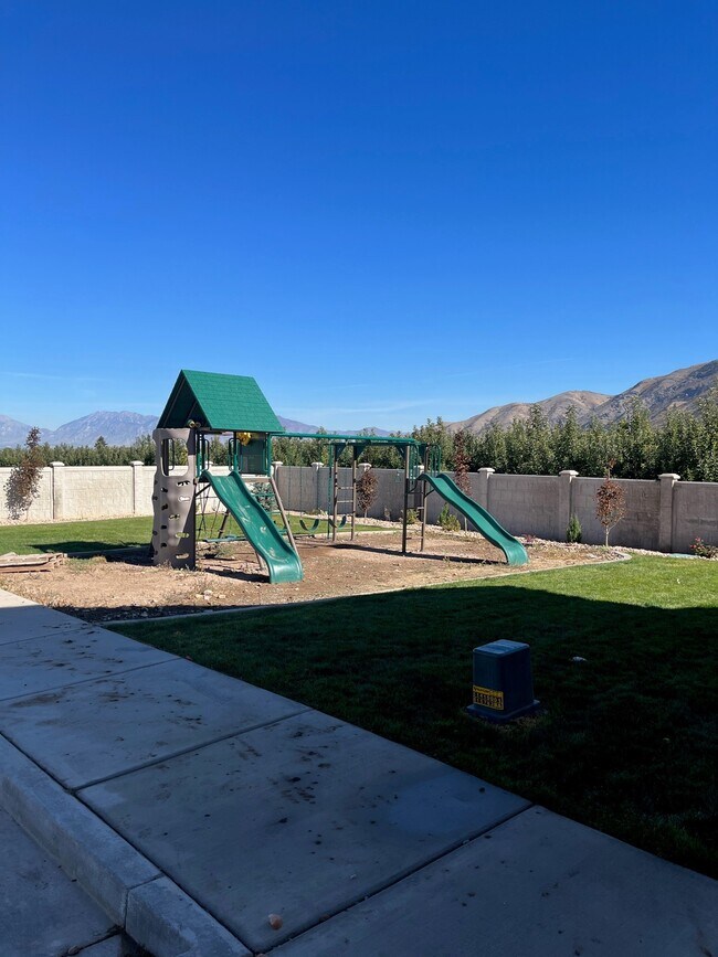 Building Photo - 421 E 200 N