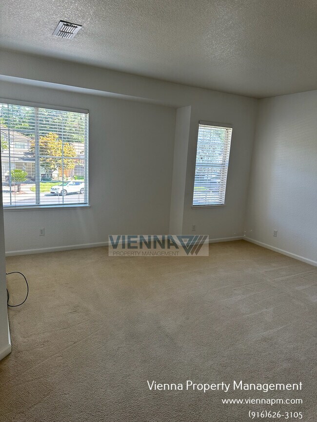 Building Photo - 108 Donegan Ct