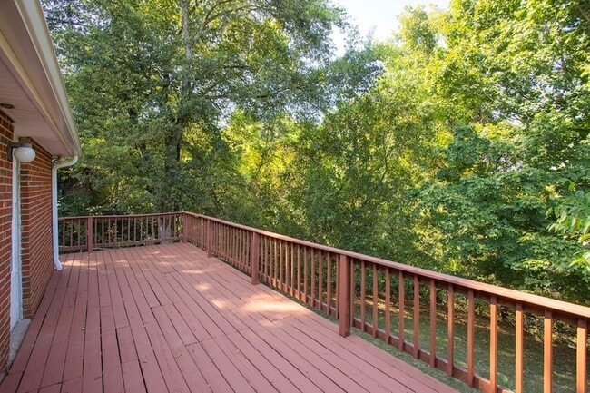 Building Photo - 304 Sunset Trail