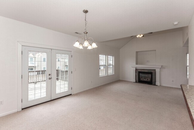 Building Photo - Spacious Duplex with Fenced Yard