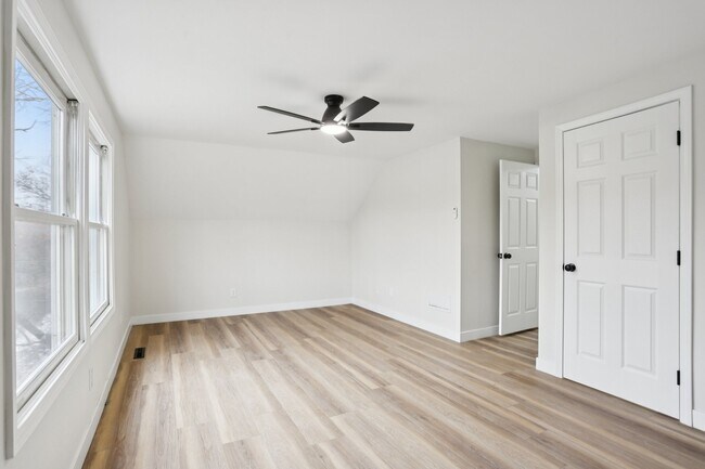 Building Photo - 1357 Lake Sherwood Dr