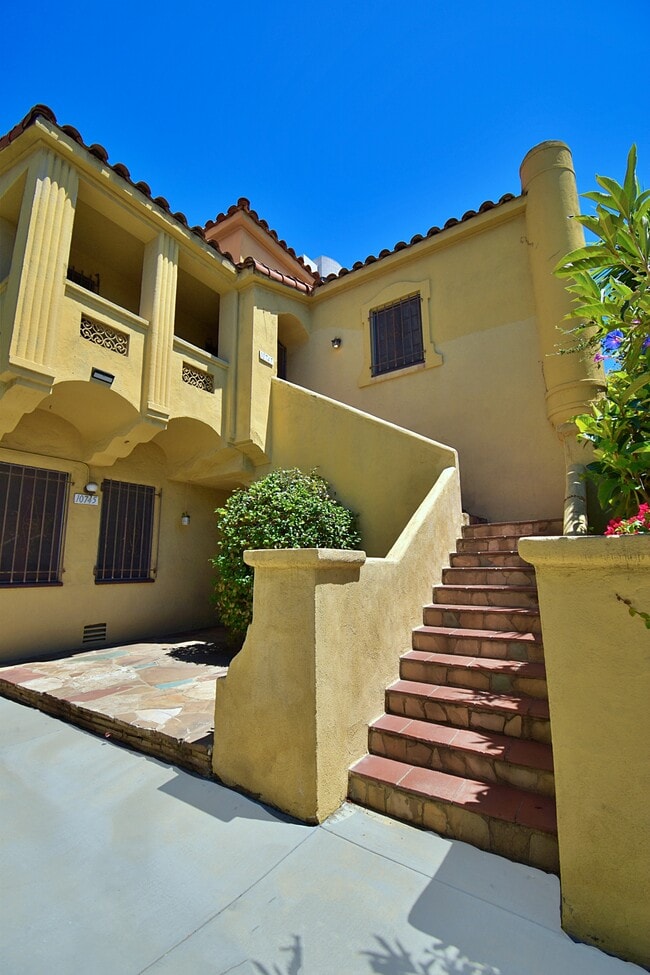 Building Photo - 10747 Ashton Ave