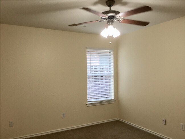 Building Photo - 114 N Queenscliff Cir