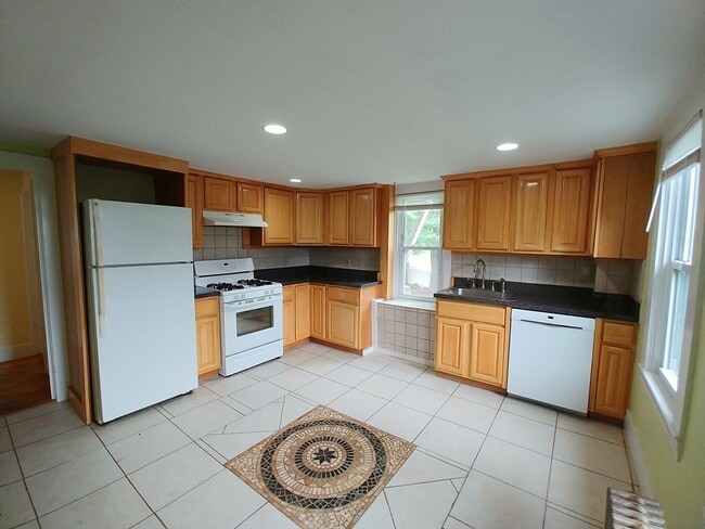 Building Photo - 77 Hudson St