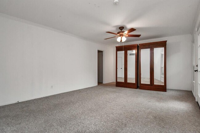 Building Photo - 11525 Burdine St