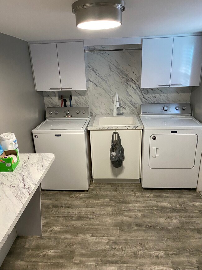 Building Photo - 28130 Dorothy Ave