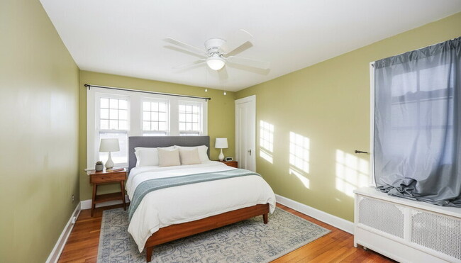 Building Photo - 3549 Bainbridge Rd