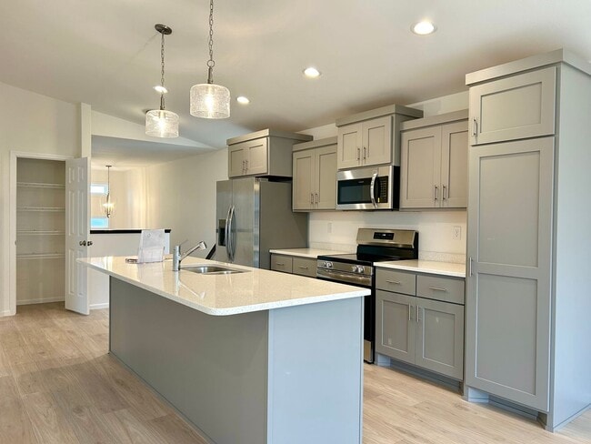 Building Photo - Spacious & Stylish 4-Bed Home with Modern Finishes and Attached 2-Stall Garage