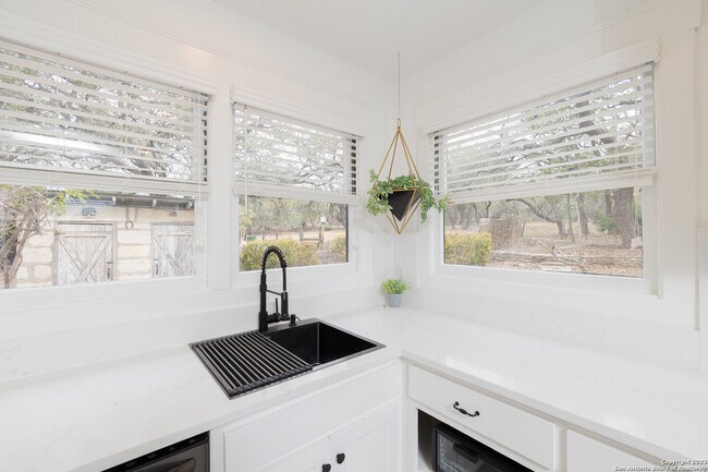 Building Photo - 33121 Blanco Rd