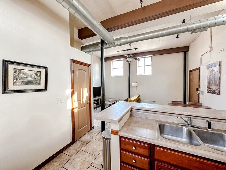 Building Photo - 521 N Jefferson Ave