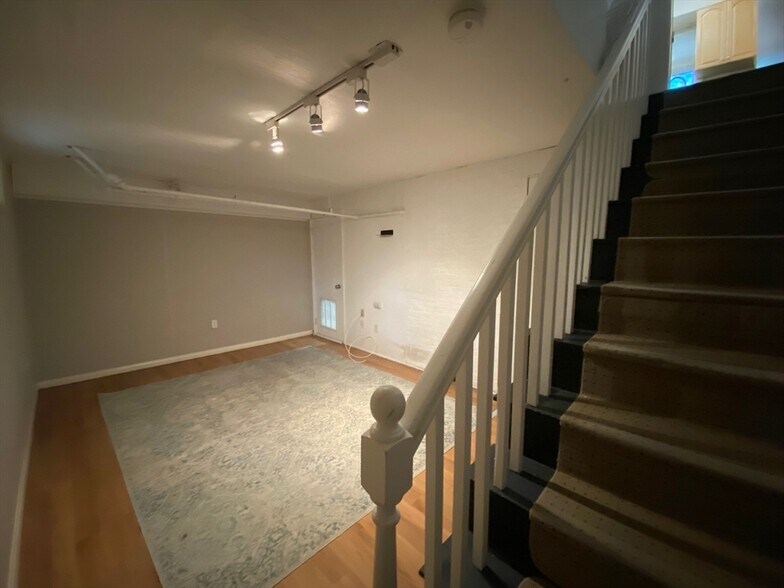 Building Photo - 120 Foster Ter