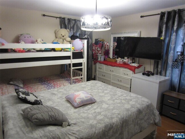 Building Photo - 233 Midland Ave