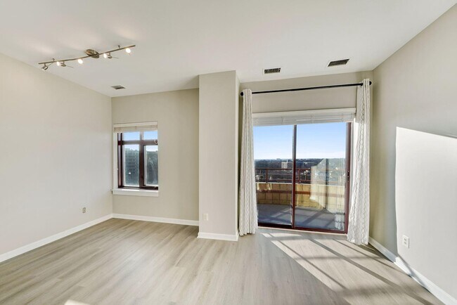 Building Photo - 2400 Clarendon Blvd