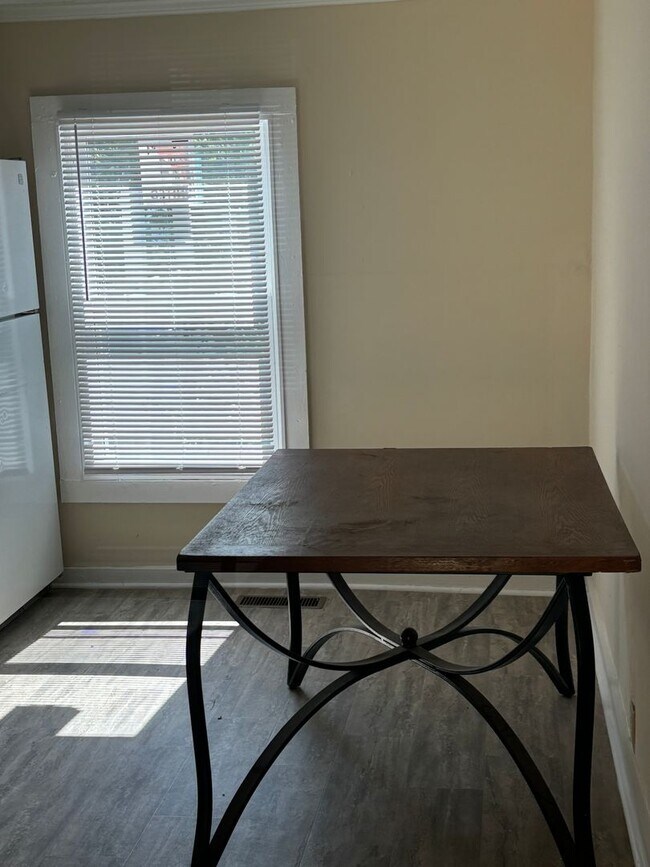 Building Photo - 916 Macon St