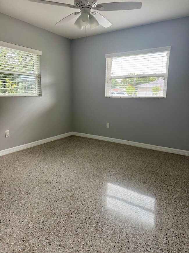 Building Photo - Remodeled South Tampa Home