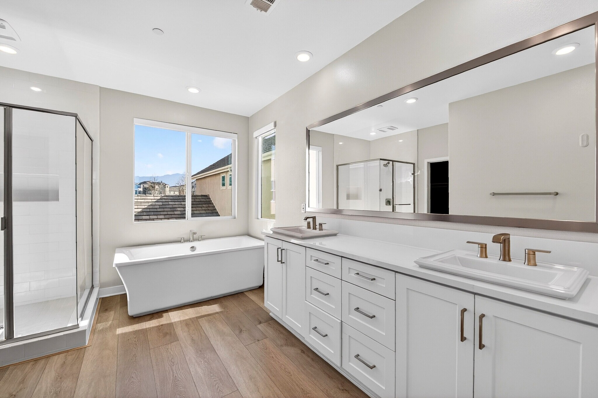 Building Photo - 346 Chorus