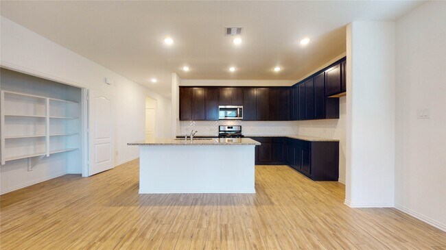 Building Photo - 31314 Whitfield Ct